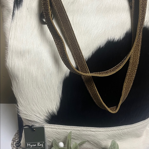 Myra Cow on Hide shoulder Bag in good condition - Picture 2 of 16